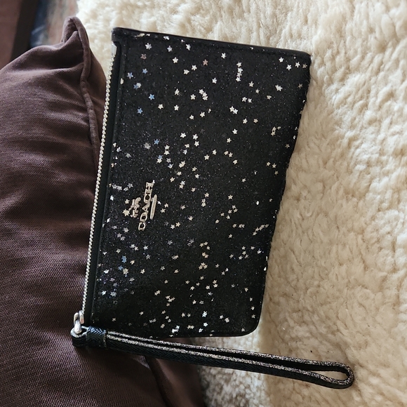 Gorgeous NWOT Coach Starry Night Shimmer Wristlet ๐ค๐ป - Picture 11 of 11